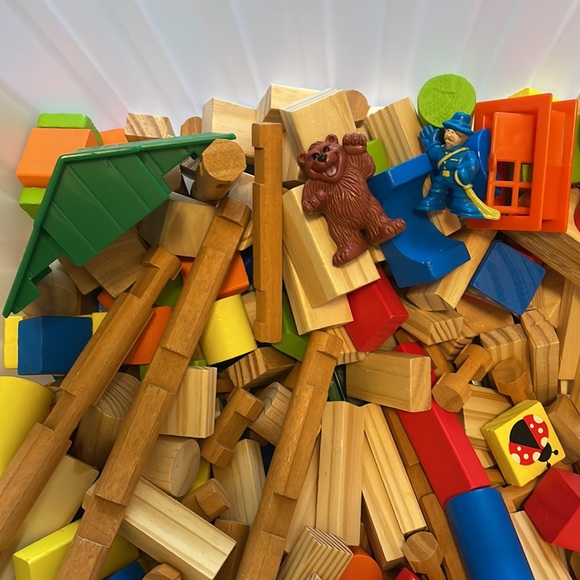 Huge lot of Building Blocks/Lincoln Logs - Picture 2 of 2